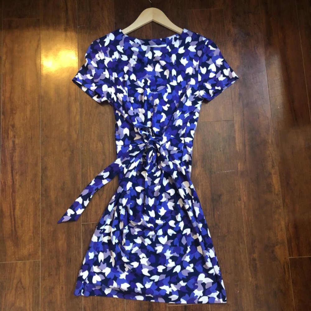 Diane Von Furstenberg Short Sleeve Tie Front Dress
